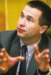 法国巴黎银行全球外汇策略主管汉斯瑞克（Hans Redeker）。
